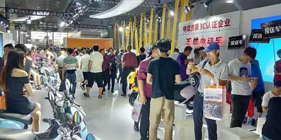 五羊(yang)電摩資(zī)質+3C認證(zheng)吸引衆(zhong)多與會(huì)經銷商(shang)的關注(zhu)