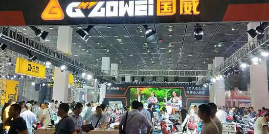 國威(wēi)展台人(ren)氣火爆(bao)！