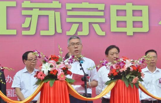 錫山區(qu)委常委(wěi)、區人民(min)政府副(fu)區長李(lǐ)江先生(shēng)緻辭