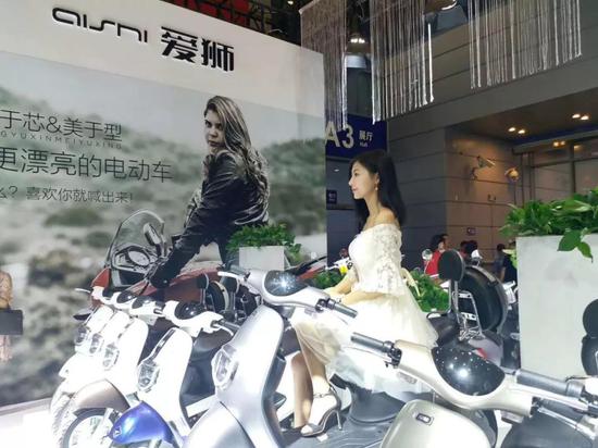 愛獅(shi)的展台(tai)、産品布(bù)局、美女(nü)模特都(dou)養眼！