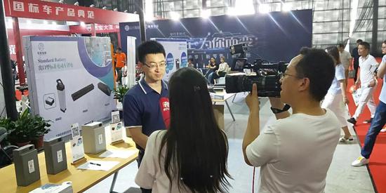 首次亮(liàng)相的銳(rui)祺憑其(qí)科技精(jing)品一博(bó)出位！