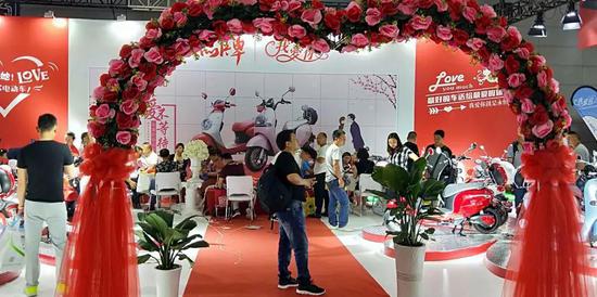 五星(xing)黑馬獨(dú)辟溪徑(jing)，“我愛你(ni)”新品類(lei)獲贊無(wu)數