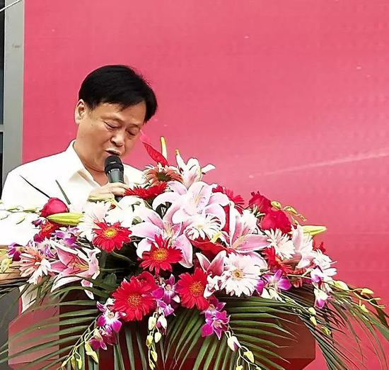 梁正(zheng)秘書長(zhang)主持開(kai)幕式